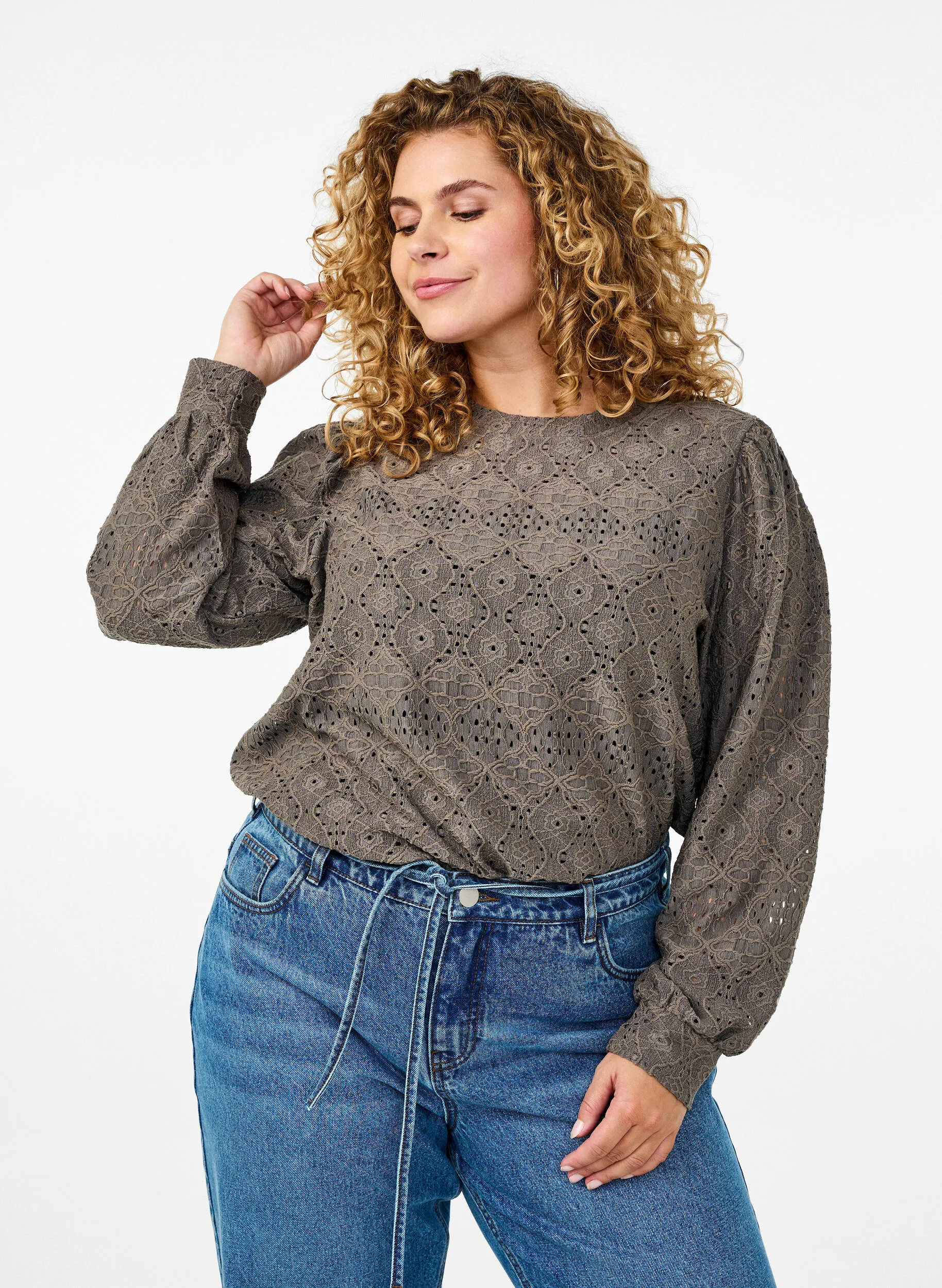 Langärmlige Bluse mit Lochmuster