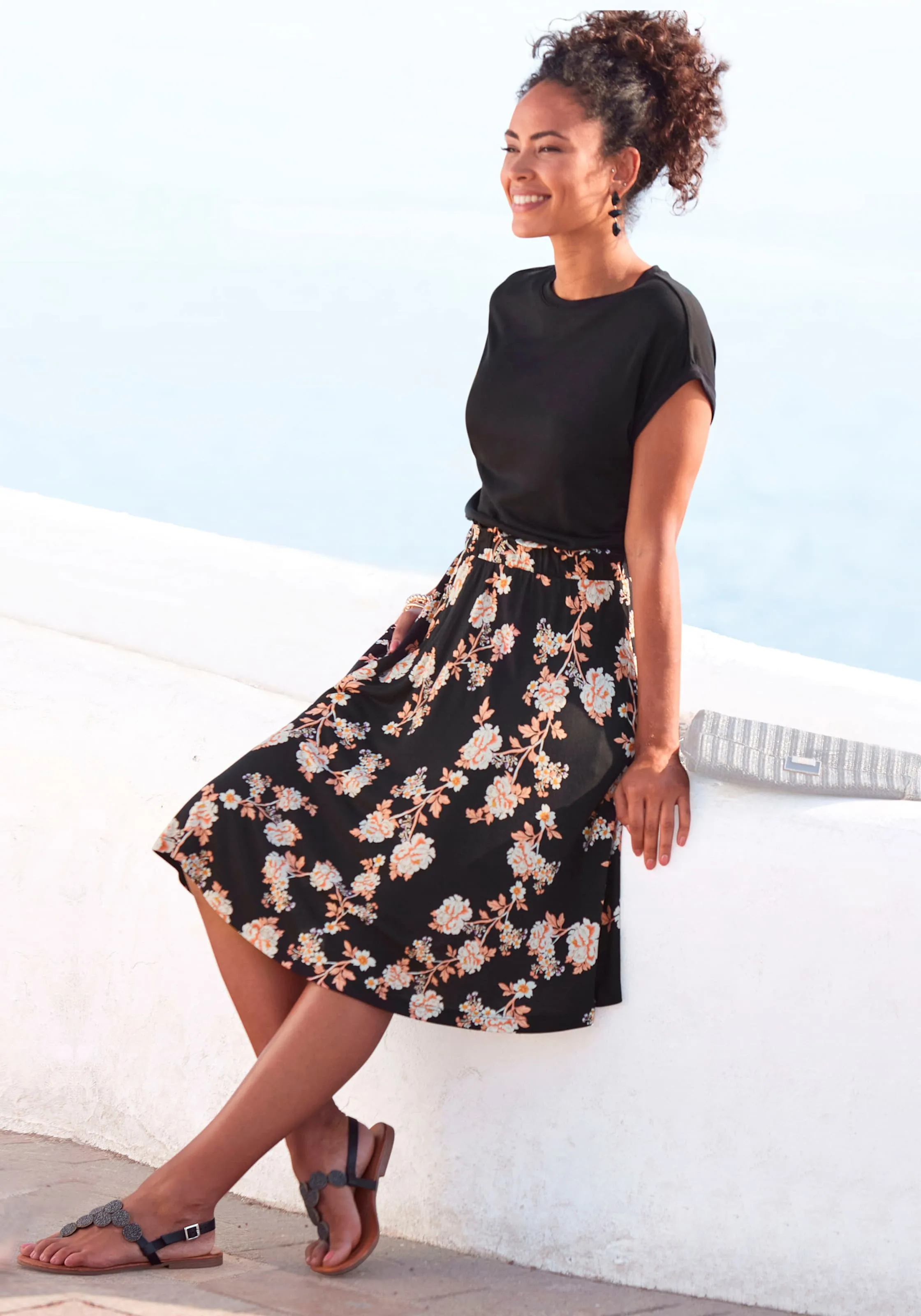 LASCANA Jerseykleid in schwarz-orange-bedruckt