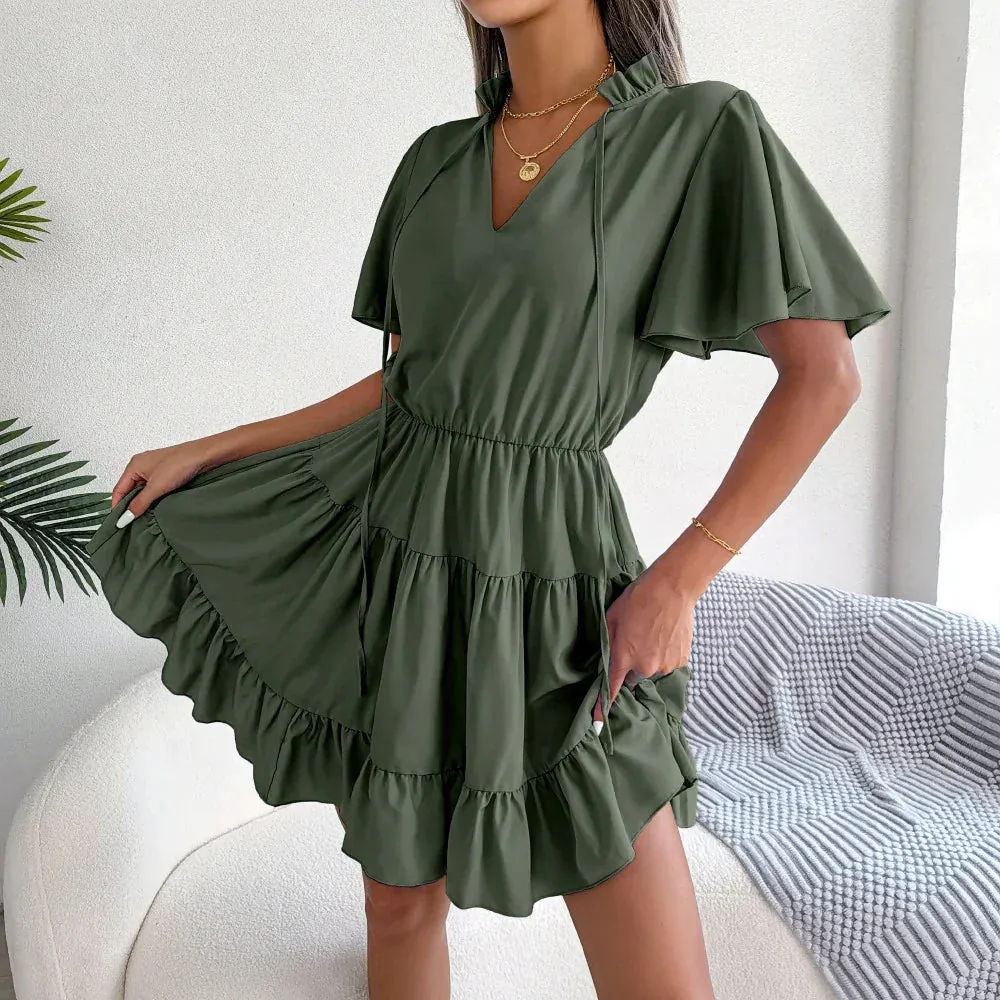 Minikleid mit Rüschen und Taillenschnürung
