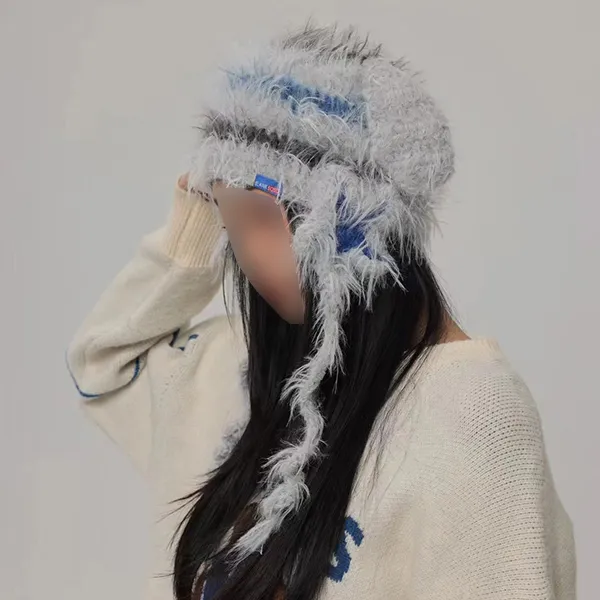 Niedliche gestreifte Plüschmütze mit Hasenohren für Damen – Warme Strickmütze mit Ohrenklappen für Herbst/Winter