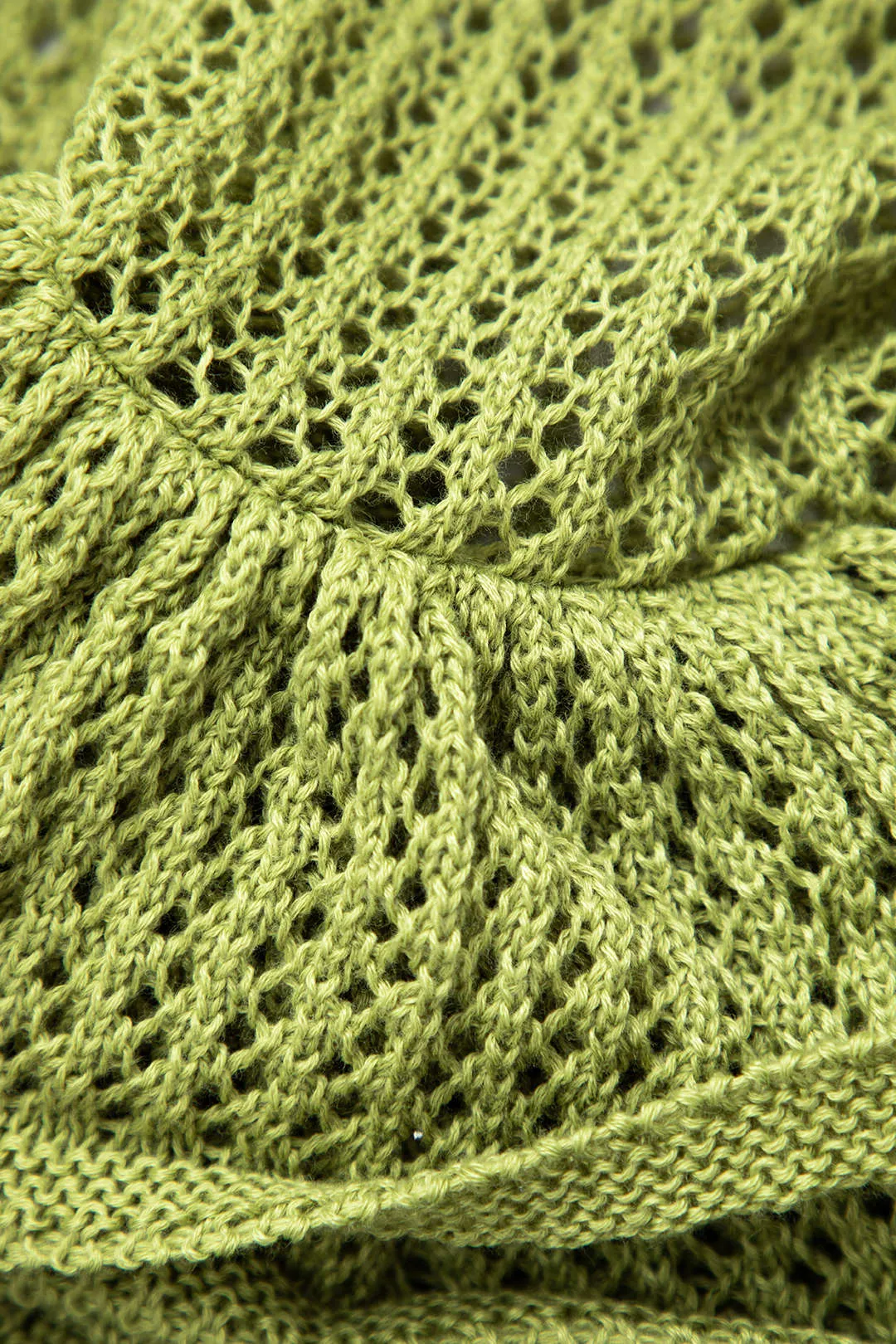 Offenes, gestricktes Cami-Minikleid mit Rüschen am Saum