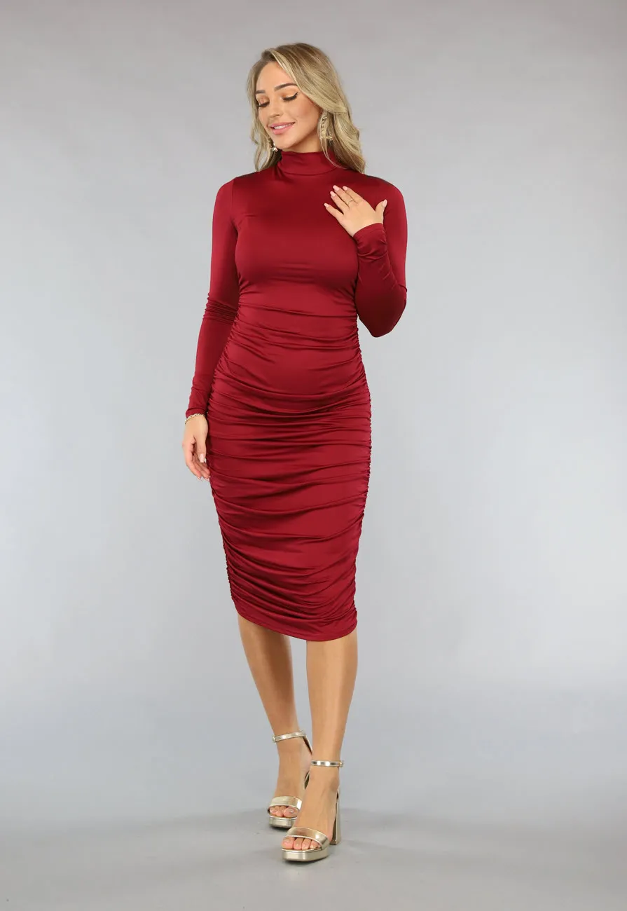 Rotes langärmeliges Bodycon-Kleid mit Plissee-Detail