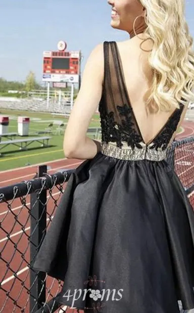 Schwarzes Stretch-satinspitzen-mini-cocktailkleid Mit A-linie Und V-ausschnitt (GJT3857)