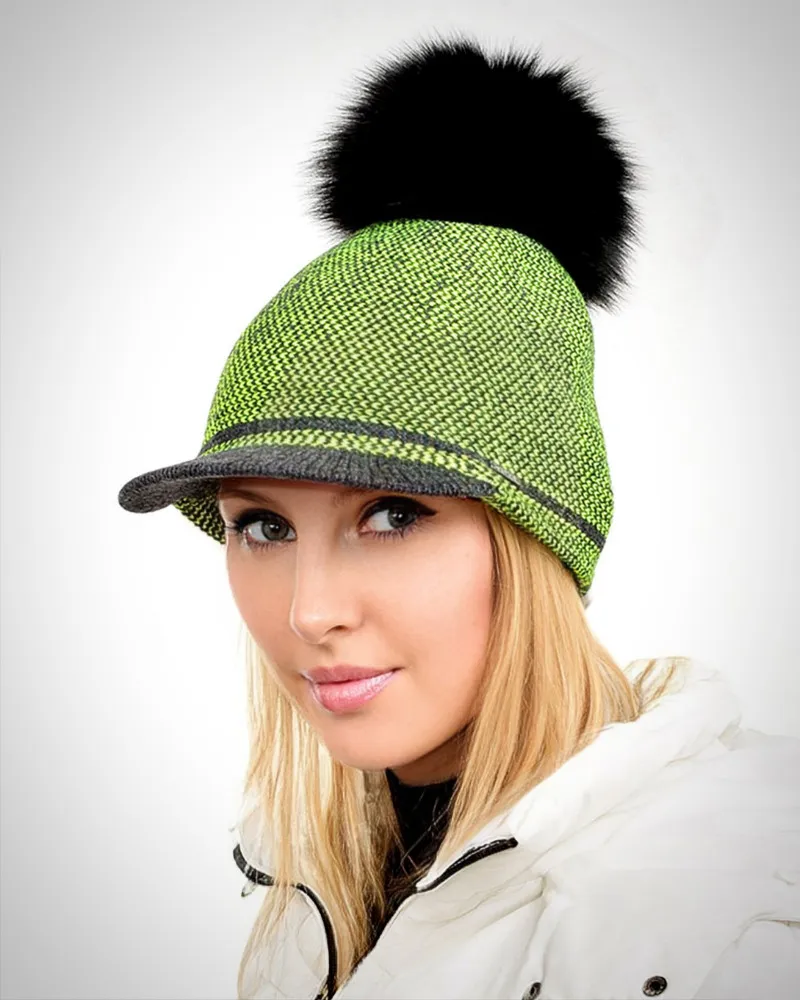 Strickmütze mit Schirm und schwarzem Bommel CANNA
