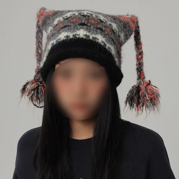 Süße Strickmütze mit bunter Kuhmusterung und Bommel für Damen – warme, stylische Wintermütze